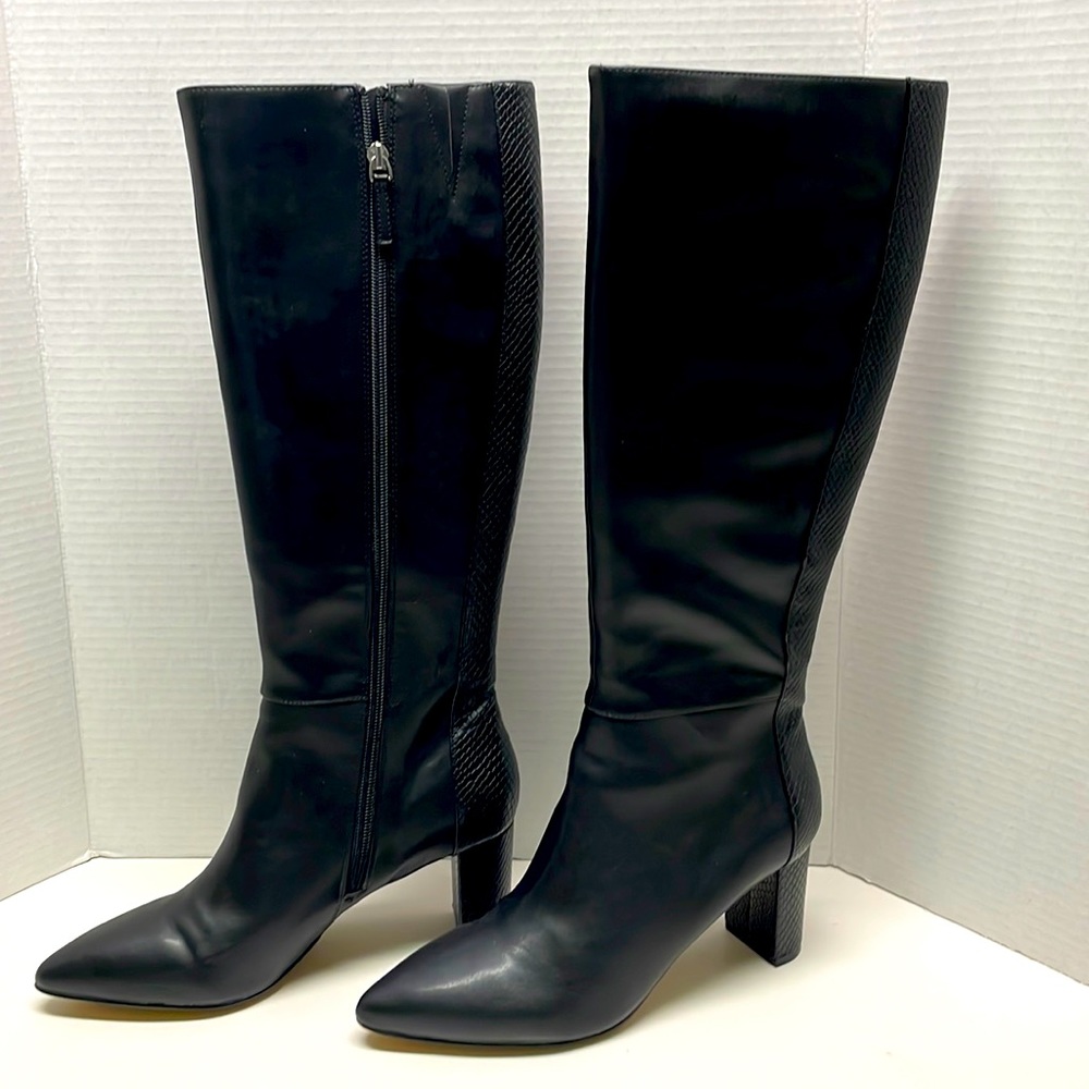 Issac Mizrahi Snake skin print calf high boots, 8.5 size. Zipper on inside.